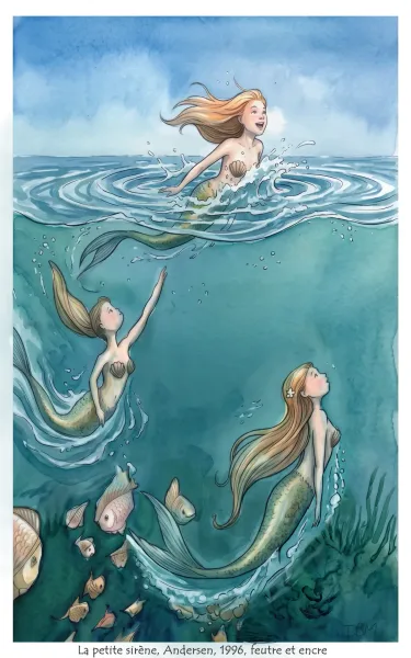 Trois sirènes nagent entre la surface de la mer et les fonds marins